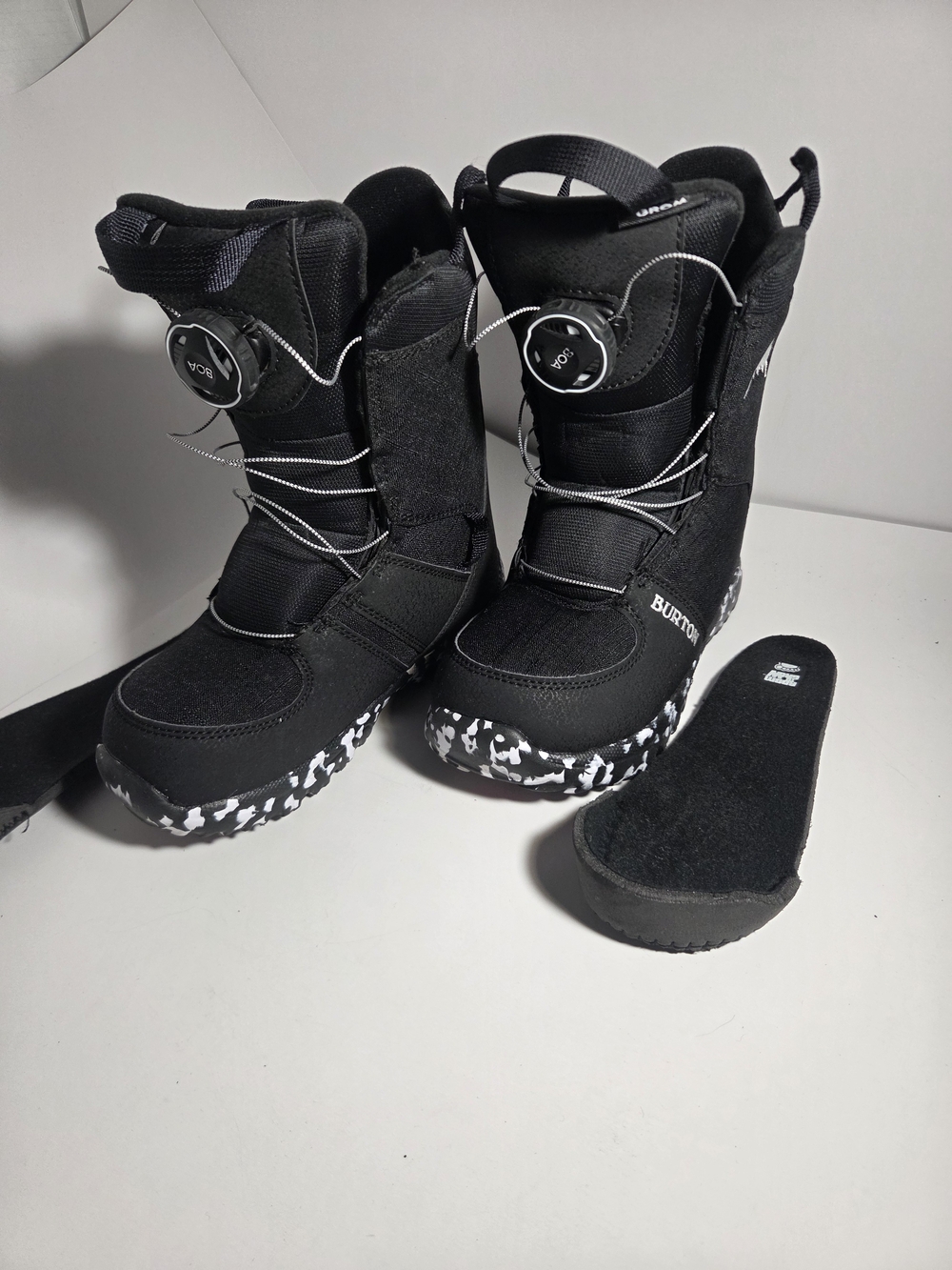 Burton Kids Grom BOA Snowboard Boots Black Size 1K Youth EUR 31.5 Room To Grow